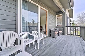 2 Mi to Donner Lake: Walkable Truckee Condo!