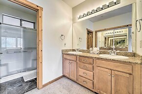 2 Mi to Donner Lake: Walkable Truckee Condo!