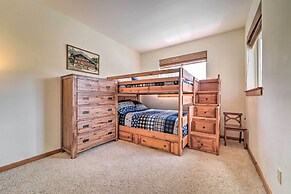 2 Mi to Donner Lake: Walkable Truckee Condo!