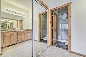 2 Mi to Donner Lake: Walkable Truckee Condo!