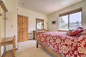 2 Mi to Donner Lake: Walkable Truckee Condo!