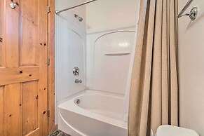 2 Mi to Donner Lake: Walkable Truckee Condo!