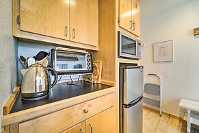 Walk to Ski Resort: Tahoe Donner Studio w/ Balcony