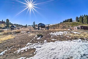 Walk to Ski Resort: Tahoe Donner Studio w/ Balcony