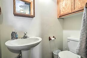 Big Bear Lake Cabin w/ Deck & Views ~ 9 Mi to Ski!