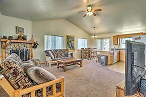 Big Bear Lake Cabin w/ Deck & Views ~ 9 Mi to Ski!