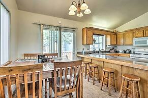 Big Bear Lake Cabin w/ Deck & Views ~ 9 Mi to Ski!