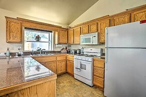 Big Bear Lake Cabin w/ Deck & Views ~ 9 Mi to Ski!