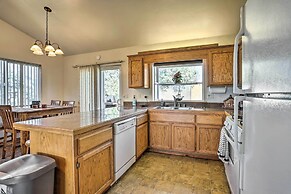 Big Bear Lake Cabin w/ Deck & Views ~ 9 Mi to Ski!