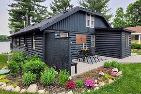 Diamond Lake Waterfront Cabin w/ Deck + Dock!