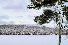 Diamond Lake Waterfront Cabin w/ Deck + Dock!