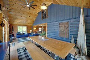 Diamond Lake Waterfront Cabin w/ Deck + Dock!