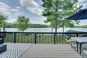 Diamond Lake Waterfront Cabin w/ Deck + Dock!