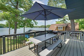 Diamond Lake Waterfront Cabin w/ Deck + Dock!