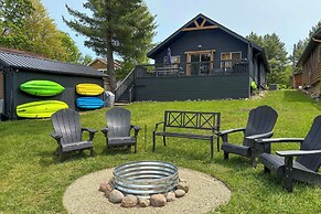 Diamond Lake Waterfront Cabin w/ Deck + Dock!