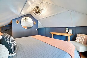 Diamond Lake Waterfront Cabin w/ Deck + Dock!