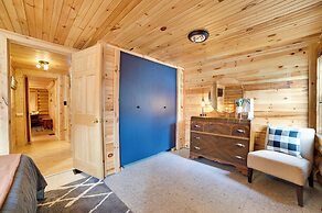 Diamond Lake Waterfront Cabin w/ Deck + Dock!