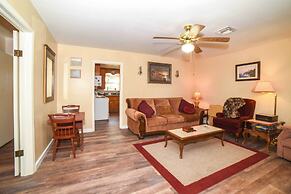 Fredericksburg Home 8 Blocks to Main St + Wineries