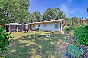 Fredericksburg Home 8 Blocks to Main St + Wineries