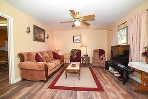 Fredericksburg Home 8 Blocks to Main St + Wineries