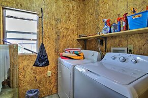 Fredericksburg Home 8 Blocks to Main St + Wineries