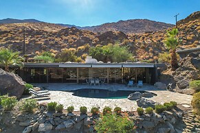 Palm Springs Retreat w/ Private Pool & Jacuzzi