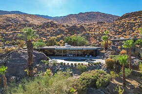 Palm Springs Retreat w/ Private Pool & Jacuzzi