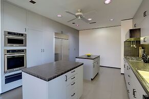 Palm Springs Retreat w/ Private Pool & Jacuzzi