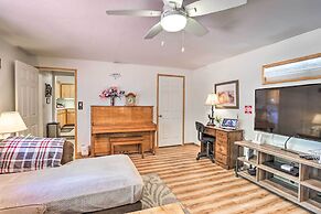 Hot Tub & Deck: Big Bear Gem Near Resorts!