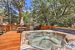 Hot Tub & Deck: Big Bear Gem Near Resorts!