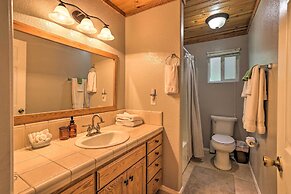 Remodeled Crestline Retreat: Walk to Lake Gregory!