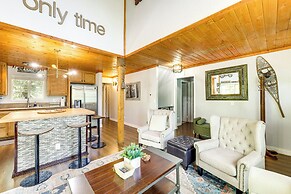 Remodeled Crestline Retreat: Walk to Lake Gregory!