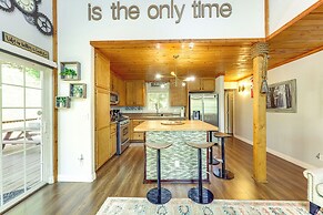 Remodeled Crestline Retreat: Walk to Lake Gregory!