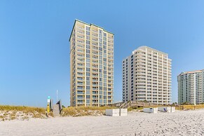 Vibrant Navarre Condo: Pool & Beach Chair Service!