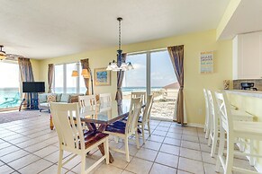 Vibrant Navarre Condo: Pool & Beach Chair Service!