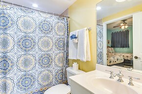 Vibrant Navarre Condo: Pool & Beach Chair Service!