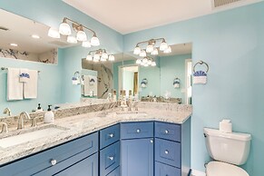 Vibrant Navarre Condo: Pool & Beach Chair Service!