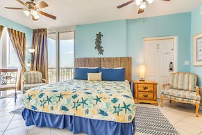 Vibrant Navarre Condo: Pool & Beach Chair Service!