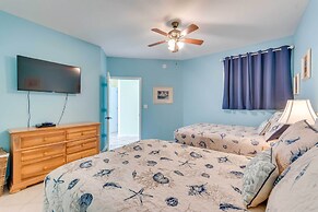 Vibrant Navarre Condo: Pool & Beach Chair Service!