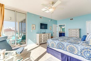 Vibrant Navarre Condo: Pool & Beach Chair Service!
