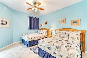 Vibrant Navarre Condo: Pool & Beach Chair Service!