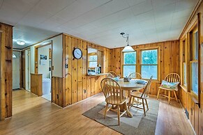 Picturesque Cottage With Sunroom on Ashmere Lake!