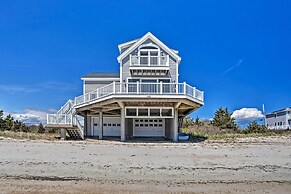 Sunny Beach House Getaway - Steps From Water!