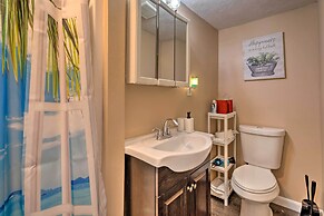 Cozy Third-story Apartment in Dtwn Brockton!