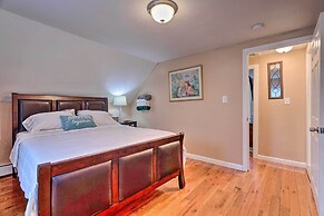 Cozy Third-story Apartment in Dtwn Brockton!