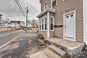Cozy Third-story Apartment in Dtwn Brockton!