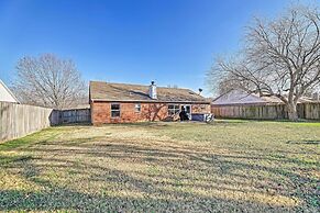 Fayetteville Home w/ Hot Tub ~ 3 Mi to U of A!