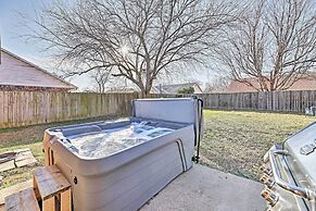 Fayetteville Home w/ Hot Tub ~ 3 Mi to U of A!