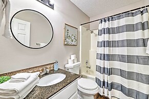 Fayetteville Home w/ Hot Tub ~ 3 Mi to U of A!