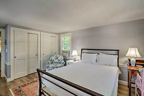 Waterfront Hyannis Gem: Walk to Hyannis Port Beach